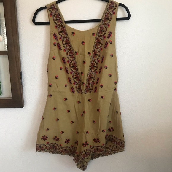 SOLD Free people embroidered floral olive romper size 2 - Picture 4 of 10
